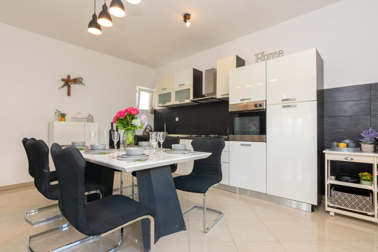 Holiday Home Bibano บาร์บินเย ภายนอก รูปภาพ